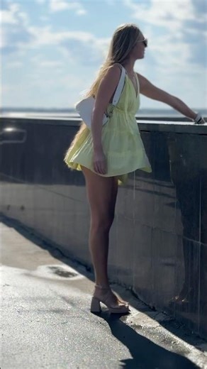 Fountain, wind and yellow dress 🥰
