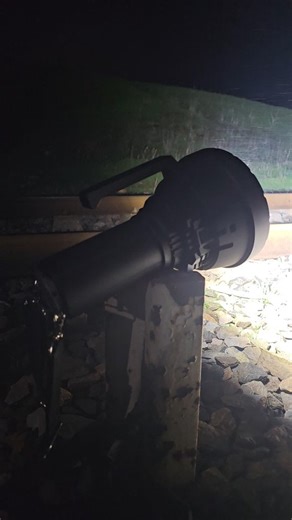 @imalentflashlight 👌⚡️🔋🔦MS32 La lampe la plus puissante du monde 2025，Lampe torche militaire 200 000 lumens, 32pcs CREE XHP70.2 LEDs, meilleur Type C rechargeable équipement pour la police et le sauvetage. #test #chek #lumens #reel #video #ms32 #imalentarabic #alger #chlef #juky #wolrdwide #flashligh #led #lampe #ampoule #night #ضوء #تجريب #frhyp #fyp #الشعب_الصيني_ماله_حل😂😂 #partage #wow | Wail Moumena