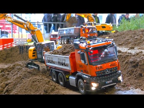 MIND BLOWING RC CONSTRION MACHINES IN ACTION / LIEBHERR RC DIGGER / MB ACTROS