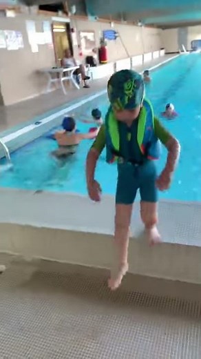 Pipi dans la piscine