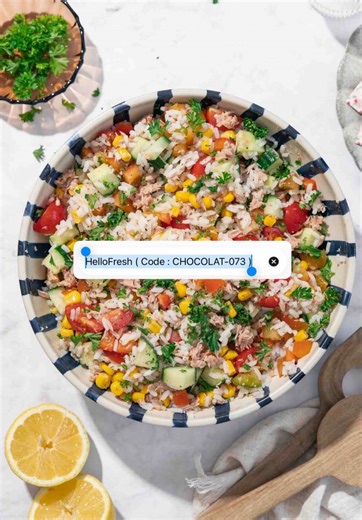 Hello Fresh ( Code Promo : CHOCOLAT-073 ) Ma salade de l’été en 15 min 🥗☀️ Simple, rapide et elle me fait 2 jours 😌 Franchement, sans HelloFresh je serais pas aussi régulière… Leur box me sauve chaque semaine (et sans engagement 👀) Et le petit plus : 2 mois de chocolat ! Ajoutez chaque semaine un chocolat offert dans votre Box #hellofresh #hellofreshcode #saladederiz #salade #repasrapide @HelloFresh France