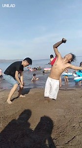 Guy Pretends To Be A Wacky Waving Inflatable Tube Man