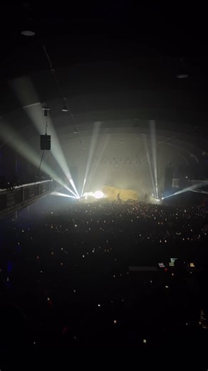 2hollis Content/News on Instagram: "2hollis going crazy with boyliife #2hollis #2hollislightshow #2hollislights #2boyliife"