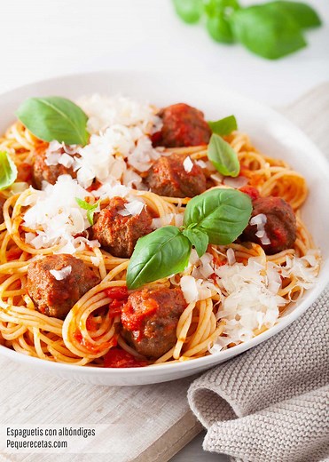 Espaguetis con albóndigas (receta familiar) - PequeRecetas