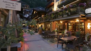 【放松解压】4K60fps 瑞士采尔马特日落时分漫步