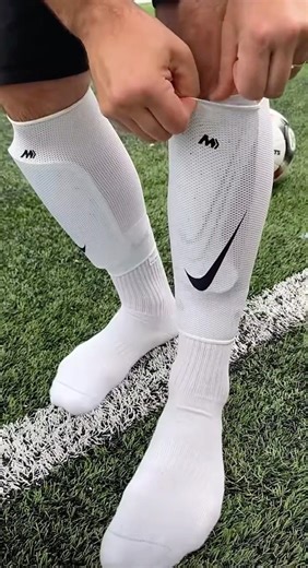 Protège tibia très pratique pour se qui s’accroche pas #football