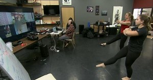 Chicago dance studio offers lessons to Ukrainian children