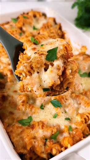 "Had this one a few weeks ago. DELISH!! It’s our go-to rotini/baked ziti recipe from now on!" 🍝 | Live Eat Learn