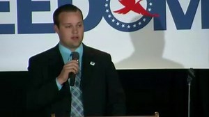 Mike Huckabee defends Duggar family