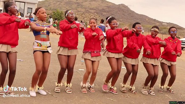 Umkhosi Womhlanga: Exploring Traditional Groups