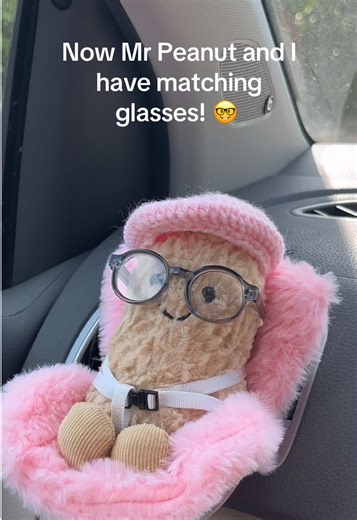 He’s so French I love it 🇫🇷🥖⚜️ #cute #adorable #socute #jellycat #mrpeanut