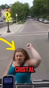 592K views · 21K reactions | Esta Karen no tenía dinero para el bus y...