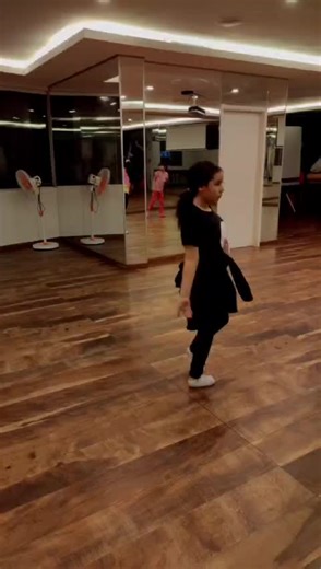 *CLASES PARA NIÑAS(OS)* *OPCIONES ✳️ _BALLET_ MARTES Y JUEVES 10 a 11 am ✳️ _GIMNASIA Y BAILE_ MARTES Y JUEVES 11 a 12 am ✳️ _BALLET Y GIMNASIA_ LUNES Y MIÉRCOLES 17 a 18 hrs ✳️ _GIMNASIA Y BAILE_ MIÉRCOLES Y VIERNES 17 a 18 hrs ✳️ _BALLET, GIMNASIA Y BAILE_ LUNES MIÉRCOLES Y VIERNES 17 a 18 hrs ✳️ _CLASES DE BAILE VARIADO_ MARTES Y JUEVES 19 a 20 hrs Cualquier consulta estoy para ayudarles😇👍🏼 Dirección : Av cristobal de Mendoza #830 Entre Av.Paragua y Av.Mutualista Para MAYOR INFORMACIÓN sob