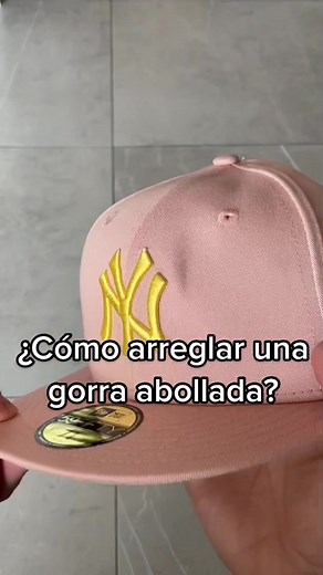Cómo arreglar una gorra abollada en casa
