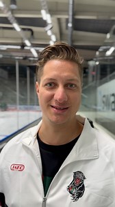 10K views · 185 reactions |  „Auch wenn am Anfang sicherlich noch nicht alles perfekt laufen wird, freue ich mich auf das Zusammenspiel mit den #Pantherfans im #CFS. Ich wünsche mir, dass wir gemeinsam viele Tore und Heimsiege feiern können“, sagt unser neuer #Stadionsprecher Alex. #AugsburgerPanther #Panther #NurDerAEV | Augsburger Panther | Facebook