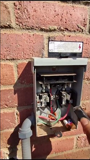 Using a Residential Disconnect to Power a Vacuum Pump 🔋⚡ #HVAC #VacuumPump #HVACTech
