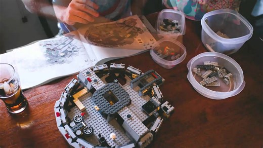 Lego Timelapse Millennium Falcon (1254 pieces)