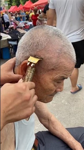 Fastest Haircut Ever? Shocking Street Barber Skills #hairtransformation #barbershop #haircut