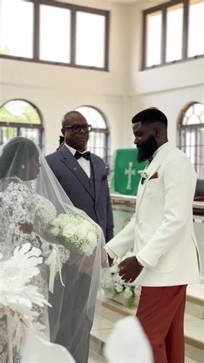 Love Is a beautiful thing @EventBuzzGh @_creativedee @joejoe__phoneography @ReggiesM @boatdapper #thekingemzy #DeeJay2025