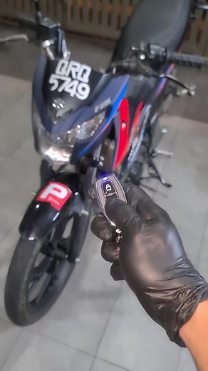 Suzuki Raider Remote Start ON/OFF Pemasangan PnP saja ✅️ Manual dlm bahasa vietnam 😆✅️ Harga mampu milik ✅️ Keyless belum ada lagi ada remote start ni pn kira ok la jgk kan. Memang terbaik la nk start enjin pun mudah dari jauh tekan je remote 😉. p/s : abaikan auto start, starter suis masuk air😅 Jgn lupa like, follow & share gaiss. Road to 30k 💪🏻 #mzi69youtubechannel #fypシ #fyp #ditaja #xyzbca #suzuki #raider #raider150 #raiderremotestart #raidermalaysia
