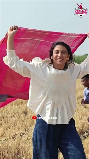Smriti Mandhana’s Vogue photoshoot BTS ♥️😍 #ytshorts #vogue #smritimandhana #photography #cricket