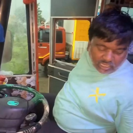 76K views · 3.1K reactions | Papa 3 sal se ek hi chhata use kar rahe hain 藍朗 #reelchellenge | R Rajesh Daily Vlogs | Facebook