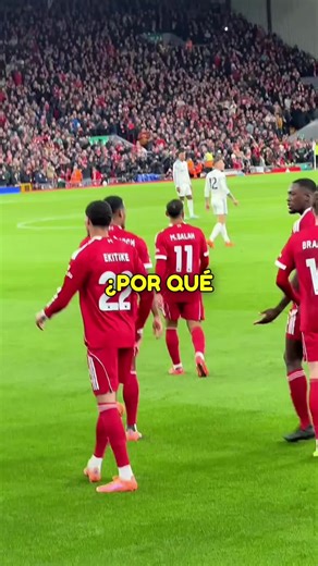 Por qué tantos jugadores usan camisetas de MANGA LARGA #fyp #fútbol | why are football jerseys so long