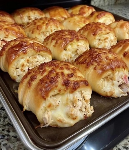 47K views · 87 reactions | "OMG! I took one bite, and I swear I heard angels sing. This is next-level cheesy goodness!" Recipe in First (c.o.m.m.e.n.t ). | Cooking Ideas & Recipes | Facebook