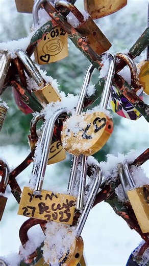 Romantic Snowfall in Paris: A Winter Wonderland