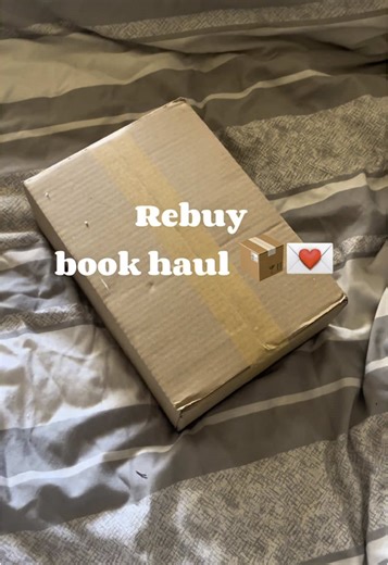 please excuse the poor quality 🥲💗 #booktok #bücher #books #buchwurm #bücherwurm #bookworm #reading #booktokgermany #bookcover #bookmail #bookhaul #bookunboxing #bookunpacking #rebuy #rebuybooks #rebuybookhaul