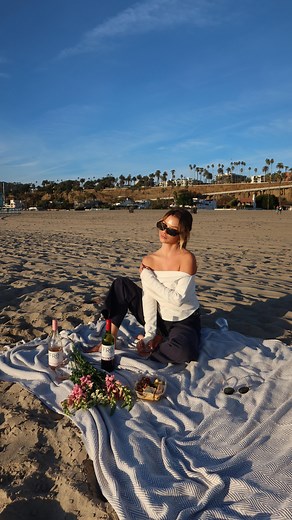 Madi Teeuws | A FRE life is one where I feel no attachment to anything and find all of my joy in the simple pleasures of life. Some of my favorite... | Instagram