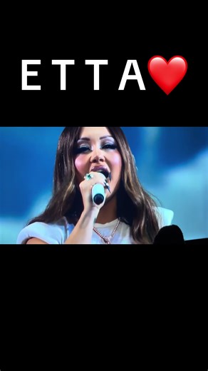 Etta's Live Performance at UMK