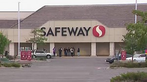 Strike continues as negotiations between Safeway and employees' union fell through over the weekend