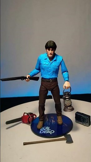 Evil Dead NECA Ash Figure Unboxing & Review – Classic 1981 Movie