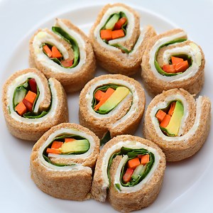 Mix and match these delectable sandwich roll-ups for a fun back-to-school treat! All ingredients available at your local ALDI. http://bzfd.it/aldi | Tasty