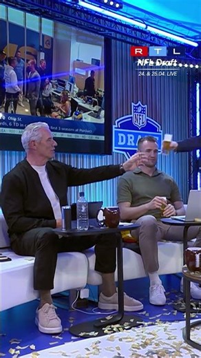 Jan Weinreich is chugging Kölsch like a world champion 😂
