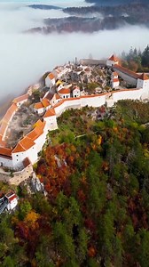 Cetatea Rasnov - Transilvania, Romania🤩 Ai fost aici?😍 #romania #viralvideo #rasnov #citadel #secretplace #mountains #bestromania #travel #reels #reelsvideo #romaniafrumoasa Credit Video 🎥 dorugroza | Destinatia Anului