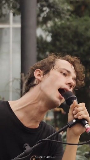 Henning May Music Showcase on Instagram