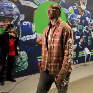 47K views · 1K reactions | Geno Smith arrives to Lumen Field. : shwks.com/mnai3vdw | Seattle Seahawks | Facebook