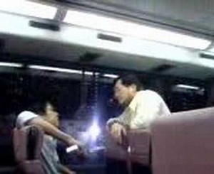 X尚義聲線高壓呀叔搭巴士途中問候後生仔