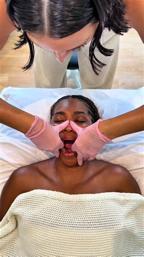 My face finally got its first workout ! And I loved it. @Luna Sculpt Glow ✨ #lymphaticdrainage #facial #sculpt