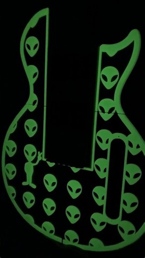Glow in the Dark Alien Guitar 👽✌🏻#3dprinted #guitar #alienart