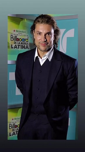 Este (TBT) está de lujo!Entrega de los Premios Billboard 2007 Premios Billboard por Telemundo Telemundo Internacional … pricelessss!! OSVALDO RIOS #billboard #music #telemundo #premiosbillboard #telemundointernacional | OSVALDO RIOS
