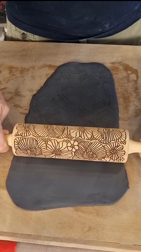 Great patterns with rolling pins on clay. Look at my highlights "rolling pins" #handmade #craft #patterns | NoRo - Art by Noam Rosenberg