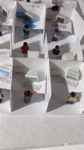 How it feels to be in the class chat #shorts #droeloe #virtualfriends