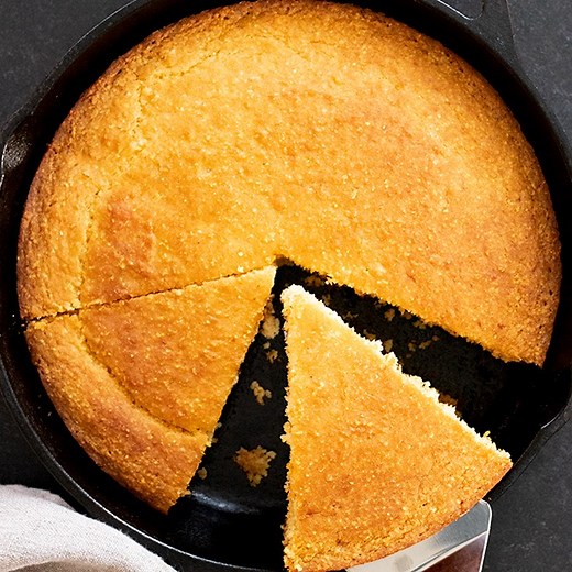 This easy Gluten Free Cornbread recipe can be made naturally gluten free with all cornmeal and no other flours. Use it to make muffins, too! ⬇️⬇️⬇️⬇️⬇️ For full recipe details: https://glutenfreeonashoestring.com/old-fashioned-gluten-free-cornbread/ Ingredients: coarsely ground yellow cornmeal baking powder baking soda kosher salt plain yogurt unsalted butter egg honey | Gluten Free on a Shoestring