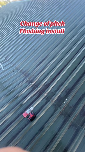 ติดแผ่น flashing ใต้หลังคา กับ Roof Whisperer
