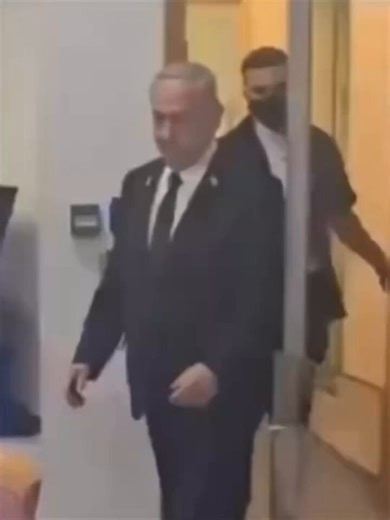 La vidéo de Netanyahu lors de son procès aujourd’hui est en cours de publication. Ici, nous voyons l'expression de son visage. Si Trump tombe aux États-Unis, en novembre, Netanyahu ira en prison : ils ont déjà perdu la guerre contre Epstein.