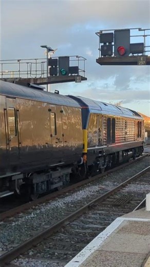 The Royal Train blasting through Exeter St Davids #royalfamily