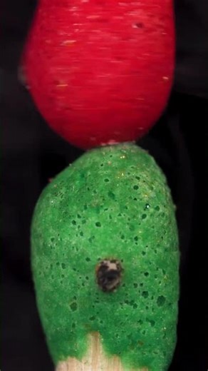 “This looks fake… but it’s REAL under a microscope 😳🔬”